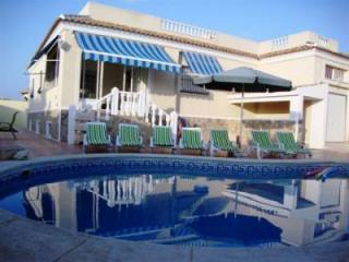 5 Bedrooms - Villa - Alicante - For Sale
