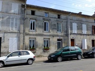 Newly Renovated Townhouse In The Heart..