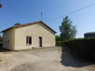 Country property in peaceful hamlet
