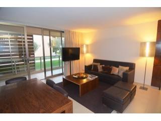 Modern 2 bedroom apartment near..