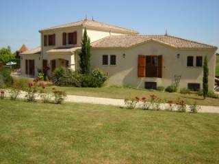 Substantial Modern House With Swimming..