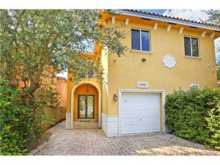 3 bedroom Town House For Sale: 3050..