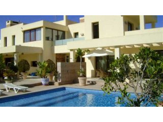 Beautiful villa between San Jose and..