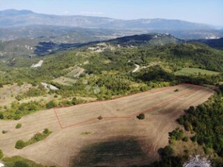 Prekrasna poljoprivredna parcela s panoramskim pogledom