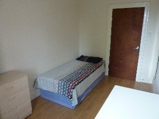 Single with double bed near Turnpike..