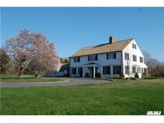 41 Middle Hollow Rd Lloyd Harbor, NY..
