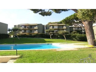 Ground floor with communal pool..