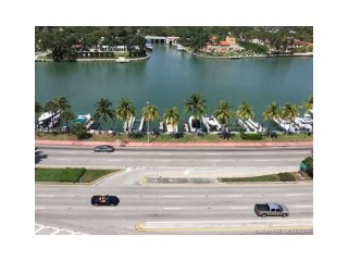 2 bedroom Flat For Sale: 5005 COLLINS..