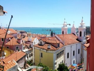 T1 Lisbon Apartment with amazing river..