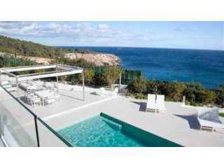 Wonderful villa on 1st sea line