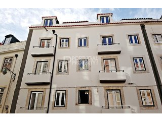 Building nearby Miradouro da Graca