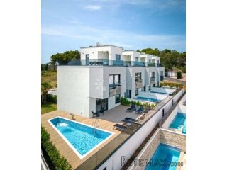 TROGIR/ČIOVO - PREDIVNA VILLA S BAZENOM I POGLEDOM