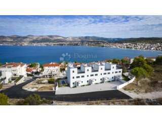 TROGIR/ČIOVO - PREDIVNA VILLA S BAZENOM I POGLEDOM