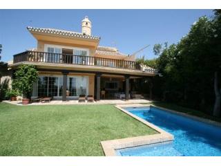 Villa - This charming frontline beach..