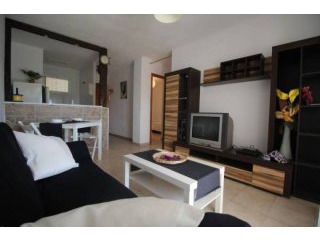 2 Bedroom 1 Bathroom Apartment In La..
