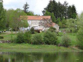 Renovated Farmhouse More Than 7 Acres..