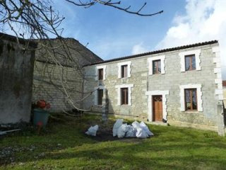 2 Bedrooms - House - Poitou-Charentes.
