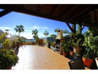 Town House - Spacious south facing..