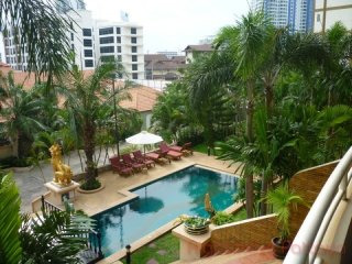 1 Bedroom Condo for sale in Pratumnak -..