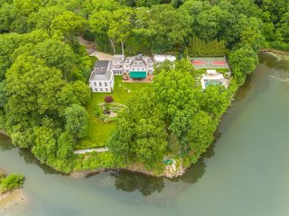 7 bedroom House For Sale: 10 Sheldrake..