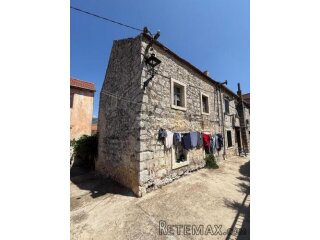 Kuća za adaptaciju u Potomju