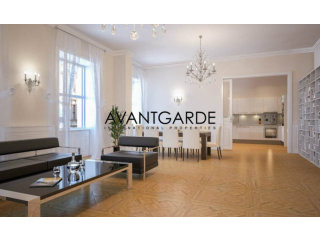 Luxurious apartment in grand..