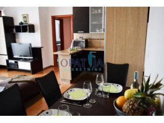 Trosoban stan sa dnevnim boravkom, loggia, parking, lift