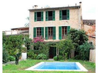 Stately Townhouse Of The 16th Century…