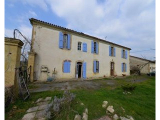 Bourgoise farmhouse retaining all its..