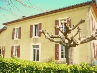 Belle Maison Avec 6 Hectares De Terrain..