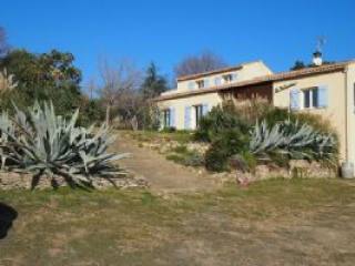 Excellent Location For This Villa