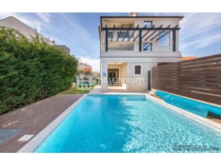 Istra, Fažana, 350m2, samostojeća vila s bazenom