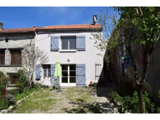Lovely 2 Bedroom Renovated Stone House..