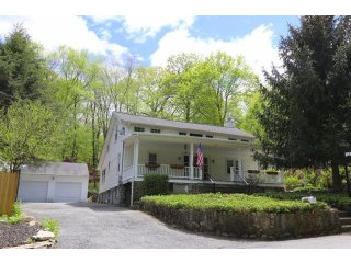 3 bedroom House For Sale: 32 Lee Avenue..