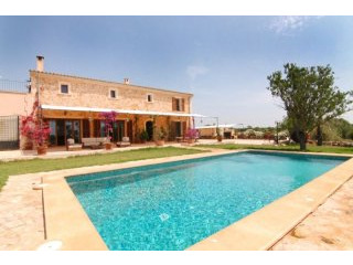 Tastefully designed country house in..