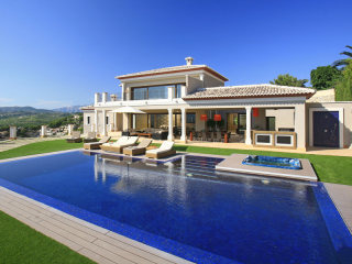 5 Bedrooms - Villa - Alicante - For Sale