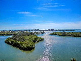 2 bedroom Condominium For Sale: Fort..