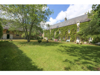 Stone Hose With 4 Guesthouses, Lake..