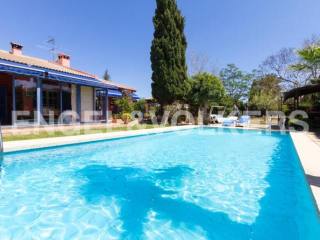 RUSTIC STYLE VILLA IN THE BALCONES
