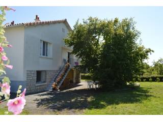 Lovely setting for this modern 3-bed..
