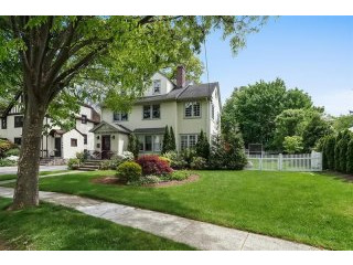 6 bedroom House For Sale: 106 Reed..