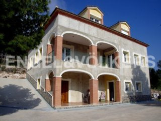 Villa Between The Sea And Mountains