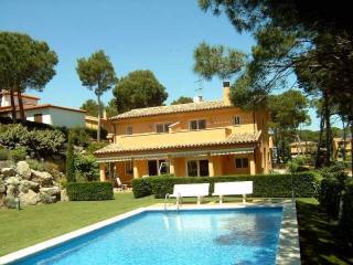 3 Bedrooms - Semi Detached House -..