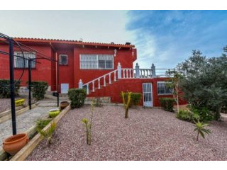 6 Bedroom 4 Bathroom Villa In..