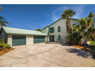 3 bedroom Detached House For Sale: 390..