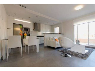 3 Bedroom 2 Bathroom Apartment In..