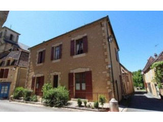 Well Renovated Townhouse With An..