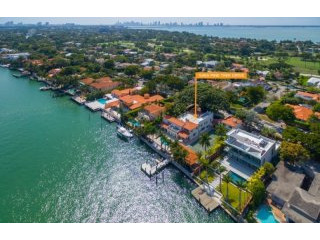 10 bedroom House For Sale: 5465 Pine..