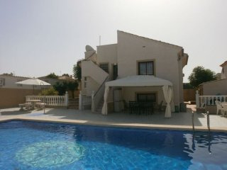 7 Bedrooms - Villa - Alicante - For Sale
