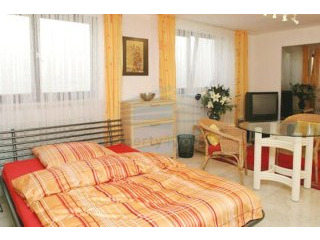 Souterrainwohnung in Einfamilienhaus in..